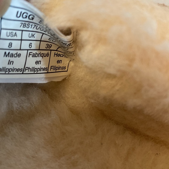 Ugg Dakota slippers - Picture 9 of 11